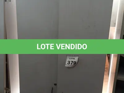 LOTE 379 - 01 ARMÁRIO ALTO COM 02 PORTAS SEM COMPARTIMENTOS. (NO ESTADO) ATENÇÃO! FAZER A VISITAÇÃO ANTES DE ARREMATAR, NÃO SABEMOS SE FUNCIONA, LEILÃO NÃO TEM GARANTIA E NEM DEVOLUÇÃO, SUJEITO A POSSÍVEIS AVARIAS VISÍVEIS/OCULTAS E/OU AUSÊNCIA DE COMPONENTES.