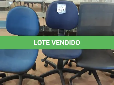 LOTE 521 - 05 CADEIRAS GIRATÓRIAS PARA ESCRITÓRIOS MODELOS DIVERSOS. (NO ESTADO) ATENÇÃO! FAZER A VISITAÇÃO ANTES DE ARREMATAR, NÃO SABEMOS SE FUNCIONA, LEILÃO NÃO TEM GARANTIA E NEM DEVOLUÇÃO, SUJEITO A POSSÍVEIS AVARIAS VISÍVEIS/OCULTAS E/OU AUSÊNCIA DE COMPONENTES.