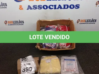 LOTE 390 - 01 LOTE COM VÁRIAS ROUPAS PARA CACHORROS. (NO ESTADO) ATENÇÃO! FAZER A VISITAÇÃO ANTES DE ARREMATAR, NÃO SABEMOS SE FUNCIONA, LEILÃO NÃO TEM GARANTIA E NEM DEVOLUÇÃO, SUJEITO A POSSÍVEIS AVARIAS VISÍVEIS/OCULTAS E/OU AUSÊNCIA DE COMPONENTES.
