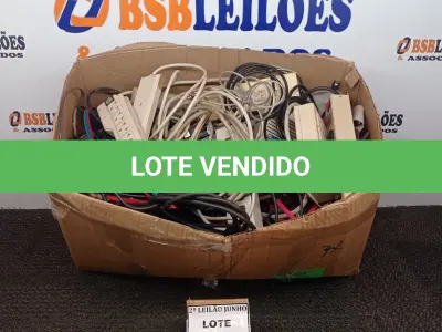 LOTE 488 - 01 LOTE COM GRANDE QUANTIDADE DE CABOS PARA PC E RÉGUAS ELÉTRICAS. (NO ESTADO) ATENÇÃO! FAZER A VISITAÇÃO ANTES DE ARREMATAR, NÃO SABEMOS SE FUNCIONA, LEILÃO NÃO TEM GARANTIA E NEM DEVOLUÇÃO, SUJEITO A POSSÍVEIS AVARIAS VISÍVEIS/OCULTAS E/OU AUSÊNCIA DE COMPONENTES.