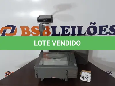 LOTE 651 - 01 RETROPROJETOR MARCA 3N MODELO 9700.  (NO ESTADO) ATENÇÃO! FAZER A VISITAÇÃO ANTES DE ARREMATAR, NÃO SABEMOS SE FUNCIONA, LEILÃO NÃO TEM GARANTIA E NEM DEVOLUÇÃO, SUJEITO A POSSÍVEIS AVARIAS VISÍVEIS/OCULTAS E/OU AUSÊNCIA DE COMPONENTES.