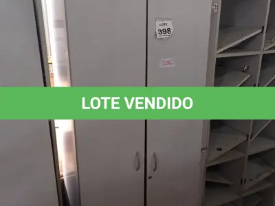 LOTE 398 - 01 ARMÁRIO ALTO COM 02 PORTAS 02 COMPARTIMENTOS. (NO ESTADO) ATENÇÃO! FAZER A VISITAÇÃO ANTES DE ARREMATAR, NÃO SABEMOS SE FUNCIONA, LEILÃO NÃO TEM GARANTIA E NEM DEVOLUÇÃO, SUJEITO A POSSÍVEIS AVARIAS VISÍVEIS/OCULTAS E/OU AUSÊNCIA DE COMPONENTES.