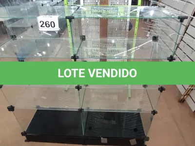 LOTE 260 - 01 VITRINE EXPOSITORA DE VIDRO. (NO ESTADO) ATENÇÃO! FAZER A VISITAÇÃO ANTES DE ARREMATAR, NÃO SABEMOS SE FUNCIONA, LEILÃO NÃO TEM GARANTIA E NEM DEVOLUÇÃO, SUJEITO A POSSÍVEIS AVARIAS VISÍVEIS/OCULTAS E/OU AUSÊNCIA DE COMPONENTES.