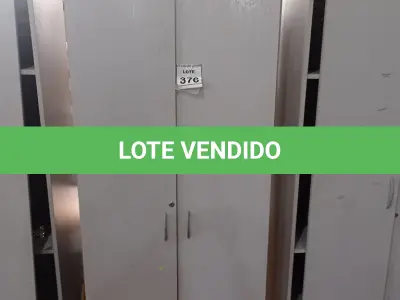 LOTE 376 - 01 ARMÁRIO ALTO 02 PORTAS E 03 COMPARTIMENTOS. (NO ESTADO) ATENÇÃO! FAZER A VISITAÇÃO ANTES DE ARREMATAR, NÃO SABEMOS SE FUNCIONA, LEILÃO NÃO TEM GARANTIA E NEM DEVOLUÇÃO, SUJEITO A POSSÍVEIS AVARIAS VISÍVEIS/OCULTAS E/OU AUSÊNCIA DE COMPONENTES.
