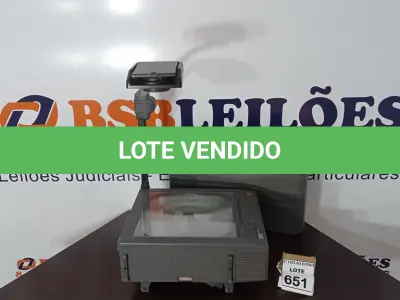 LOTE 651 - 01 RETROPROJETOR MARCA 3N MODELO 9700.  (NO ESTADO) ATENÇÃO! FAZER A VISITAÇÃO ANTES DE ARREMATAR, NÃO SABEMOS SE FUNCIONA, LEILÃO NÃO TEM GARANTIA E NEM DEVOLUÇÃO, SUJEITO A POSSÍVEIS AVARIAS VISÍVEIS/OCULTAS E/OU AUSÊNCIA DE COMPONENTES.