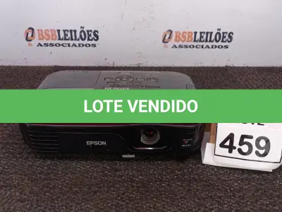 LOTE 459 - 01 PROJETOR MULTIMÍDIA 220W MARCA EPSON. (NO ESTADO) ATENÇÃO! FAZER A VISITAÇÃO ANTES DE ARREMATAR, NÃO SABEMOS SE FUNCIONA, LEILÃO NÃO TEM GARANTIA E NEM DEVOLUÇÃO, SUJEITO A POSSÍVEIS AVARIAS VISÍVEIS/OCULTAS E/OU AUSÊNCIA DE COMPONENTES.