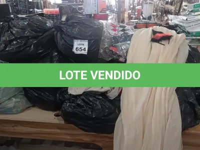 LOTE 654 - 01 LOTE COM GRANDE QUANTIDADE DE CORTINAS, RETALHOS E FANTASIAS.  (NO ESTADO) ATENÇÃO! FAZER A VISITAÇÃO ANTES DE ARREMATAR, NÃO SABEMOS SE FUNCIONA, LEILÃO NÃO TEM GARANTIA E NEM DEVOLUÇÃO, SUJEITO A POSSÍVEIS AVARIAS VISÍVEIS/OCULTAS E/OU AUSÊNCIA DE COMPONENTES.
