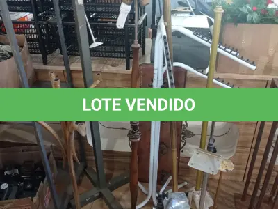 LOTE 646 - 02 CABIDEIROS, 03 LUMINÁRIAS, 01 CASTIÇAL, 02 SUPORTES DE REGULAGEM E 01 CABIDEIRO DE PAREDE.  (NO ESTADO) ATENÇÃO! FAZER A VISITAÇÃO ANTES DE ARREMATAR, NÃO SABEMOS SE FUNCIONA, LEILÃO NÃO TEM GARANTIA E NEM DEVOLUÇÃO, SUJEITO A POSSÍVEIS AVARIAS VISÍVEIS/OCULTAS E/OU AUSÊNCIA DE COMPONENTES.