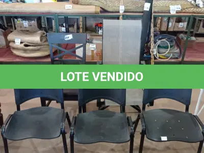 LOTE 424 - 05 CADEIRAS DIVERSAS. (NO ESTADO) ATENÇÃO! FAZER A VISITAÇÃO ANTES DE ARREMATAR, NÃO SABEMOS SE FUNCIONA, LEILÃO NÃO TEM GARANTIA E NEM DEVOLUÇÃO, SUJEITO A POSSÍVEIS AVARIAS VISÍVEIS/OCULTAS E/OU AUSÊNCIA DE COMPONENTES.