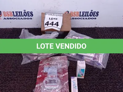 LOTE 444 - 03 CREMONAS LISA E VÁRIAS LÂMPADAS PEQUENAS SOLARES. (NO ESTADO) ATENÇÃO! FAZER A VISITAÇÃO ANTES DE ARREMATAR, NÃO SABEMOS SE FUNCIONA, LEILÃO NÃO TEM GARANTIA E NEM DEVOLUÇÃO, SUJEITO A POSSÍVEIS AVARIAS VISÍVEIS/OCULTAS E/OU AUSÊNCIA DE COMPONENTES.