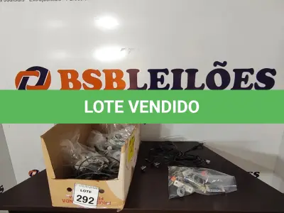 LOTE 292 - 01 LOTE COM DIVERSOS CABOS DE SEGURANÇA PARA NOTEBOOKS E ACESSÓRIOS DIVERSOS. (NO ESTADO) ATENÇÃO! FAZER A VISITAÇÃO ANTES DE ARREMATAR, NÃO SABEMOS SE FUNCIONA, LEILÃO NÃO TEM GARANTIA E NEM DEVOLUÇÃO, SUJEITO A POSSÍVEIS AVARIAS VISÍVEIS/OCULTAS E/OU AUSÊNCIA DE COMPONENTES.