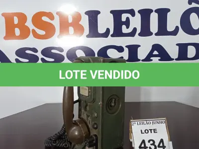 LOTE 434 - 01 TELEFONE ANTIGO. (NO ESTADO) ATENÇÃO! FAZER A VISITAÇÃO ANTES DE ARREMATAR, NÃO SABEMOS SE FUNCIONA, LEILÃO NÃO TEM GARANTIA E NEM DEVOLUÇÃO, SUJEITO A POSSÍVEIS AVARIAS VISÍVEIS/OCULTAS E/OU AUSÊNCIA DE COMPONENTES.