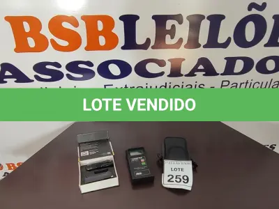 LOTE 259 - 01 LANTERNA DE LED E 01 LUXÍMETRO. (NO ESTADO) ATENÇÃO! FAZER A VISITAÇÃO ANTES DE ARREMATAR, NÃO SABEMOS SE FUNCIONA, LEILÃO NÃO TEM GARANTIA E NEM DEVOLUÇÃO, SUJEITO A POSSÍVEIS AVARIAS VISÍVEIS/OCULTAS E/OU AUSÊNCIA DE COMPONENTES.