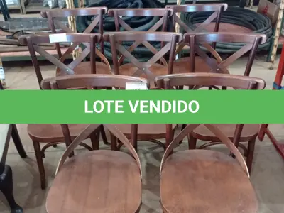 LOTE 416 - 08 CADEIRAS EM MADEIRA. (NO ESTADO) ATENÇÃO! FAZER A VISITAÇÃO ANTES DE ARREMATAR, NÃO SABEMOS SE FUNCIONA, LEILÃO NÃO TEM GARANTIA E NEM DEVOLUÇÃO, SUJEITO A POSSÍVEIS AVARIAS VISÍVEIS/OCULTAS E/OU AUSÊNCIA DE COMPONENTES.