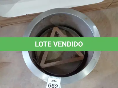 LOTE 662 - 01 SUPORTE PARA VASOS COM RODAS.  (NO ESTADO) ATENÇÃO! FAZER A VISITAÇÃO ANTES DE ARREMATAR, NÃO SABEMOS SE FUNCIONA, LEILÃO NÃO TEM GARANTIA E NEM DEVOLUÇÃO, SUJEITO A POSSÍVEIS AVARIAS VISÍVEIS/OCULTAS E/OU AUSÊNCIA DE COMPONENTES.
