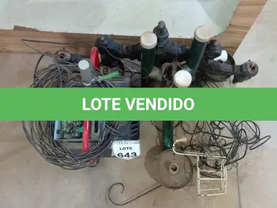 LOTE 643 - 01 CANHÃO DE LUZ E 02 LUMINÁRIAS. (NO ESTADO) ATENÇÃO! FAZER A VISITAÇÃO ANTES DE ARREMATAR, NÃO SABEMOS SE FUNCIONA, LEILÃO NÃO TEM GARANTIA E NEM DEVOLUÇÃO, SUJEITO A POSSÍVEIS AVARIAS VISÍVEIS/OCULTAS E/OU AUSÊNCIA DE COMPONENTES.