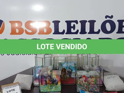 LOTE 435 - 09 AQUÁRIOS TAMANHOS DIVERSOS, 04 PACOTES DE RAÇÃO PARA PEIXE E 04 ALMOFADAS PARA AQUÁRIOS TAMANHOS VARIADOS. (NO ESTADO) ATENÇÃO! FAZER A VISITAÇÃO ANTES DE ARREMATAR, NÃO SABEMOS SE FUNCIONA, LEILÃO NÃO TEM GARANTIA E NEM DEVOLUÇÃO, SUJEITO A POSSÍVEIS AVARIAS VISÍVEIS/OCULTAS E/OU AUSÊNCIA DE COMPONENTES.