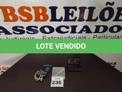 LOTE 236 - 01 CELULAR COM CABO USB, 01 CALCULADORA CIENTIFICA E 02 CANETAS. (NO ESTADO) ATENÇÃO! FAZER A VISITAÇÃO ANTES DE ARREMATAR, NÃO SABEMOS SE FUNCIONA, LEILÃO NÃO TEM GARANTIA E NEM DEVOLUÇÃO, SUJEITO A POSSÍVEIS AVARIAS VISÍVEIS/OCULTAS E/OU AUSÊNCIA DE COMPONENTES.