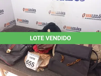 LOTE 655 - 01 LOTE COM BOLSAS E CINTOS FEMININOS VARIADOS.  (NO ESTADO) ATENÇÃO! FAZER A VISITAÇÃO ANTES DE ARREMATAR, NÃO SABEMOS SE FUNCIONA, LEILÃO NÃO TEM GARANTIA E NEM DEVOLUÇÃO, SUJEITO A POSSÍVEIS AVARIAS VISÍVEIS/OCULTAS E/OU AUSÊNCIA DE COMPONENTES.