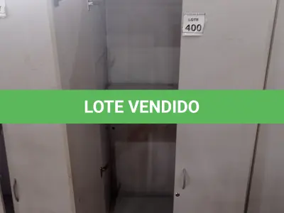 LOTE 400 - 01 ARMÁRIO ALTO COM 02 PORTAS 02 COMPARTIMENTOS. (NO ESTADO) ATENÇÃO! FAZER A VISITAÇÃO ANTES DE ARREMATAR, NÃO SABEMOS SE FUNCIONA, LEILÃO NÃO TEM GARANTIA E NEM DEVOLUÇÃO, SUJEITO A POSSÍVEIS AVARIAS VISÍVEIS/OCULTAS E/OU AUSÊNCIA DE COMPONENTES.
