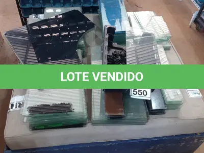 LOTE 550 - 01 LOTE COM GRANDE QUANTIDADE DE VIDROS AVULSOS  PARA VITRINE. (NO ESTADO) ATENÇÃO! FAZER A VISITAÇÃO ANTES DE ARREMATAR, NÃO S ABEMOS SE FUNCIONA, LEILÃO NÃO TEM GARANTIA E NEM DEVOLUÇÃO, SUJEITO A POSSÍVEIS AVARIAS VISÍVEIS/OCULTAS E/OU AUSÊNCIA DE COMPONENTES.