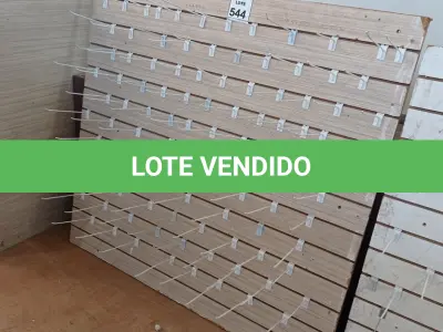 LOTE 544 - 01 PAINEL CANALETADO COM GANCHOS DE 1,49 X 1,40. (NO ESTADO) ATENÇÃO! FAZER A VISITAÇÃO ANTES DE ARREMATAR, NÃO SABEMOS SE FUNCIONA, LEILÃO NÃO TEM GARANTIA E NEM DEVOLUÇÃO, SUJEITO A POSSÍVEIS AVARIAS VISÍVEIS/OCULTAS E/OU AUSÊNCIA DE COMPONENTES.