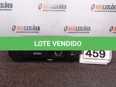 LOTE 459 - 01 PROJETOR MULTIMÍDIA 220W MARCA EPSON. (NO ESTADO) ATENÇÃO! FAZER A VISITAÇÃO ANTES DE ARREMATAR, NÃO SABEMOS SE FUNCIONA, LEILÃO NÃO TEM GARANTIA E NEM DEVOLUÇÃO, SUJEITO A POSSÍVEIS AVARIAS VISÍVEIS/OCULTAS E/OU AUSÊNCIA DE COMPONENTES.