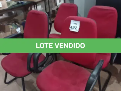 LOTE 492 - 04 CADEIRAS DE ESCRITÓRIO PÉS FIXOS TECIDO NA COR VERMELHO. (NO ESTADO) ATENÇÃO! FAZER A VISITAÇÃO ANTES DE ARREMATAR, NÃO SABEMOS SE FUNCIONA, LEILÃO NÃO TEM GARANTIA E NEM DEVOLUÇÃO, SUJEITO A POSSÍVEIS AVARIAS VISÍVEIS/OCULTAS E/OU AUSÊNCIA DE COMPONENTES.