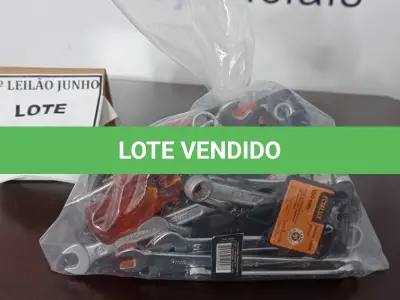 LOTE 438 - 01 LOTE COM GRANDE QUANTIDADE DE CHAVES DE FENDA E DE BOCA. (NO ESTADO) ATENÇÃO! FAZER A VISITAÇÃO ANTES DE ARREMATAR, NÃO SABEMOS SE FUNCIONA, LEILÃO NÃO TEM GARANTIA E NEM DEVOLUÇÃO, SUJEITO A POSSÍVEIS AVARIAS VISÍVEIS/OCULTAS E/OU AUSÊNCIA DE COMPONENTES.