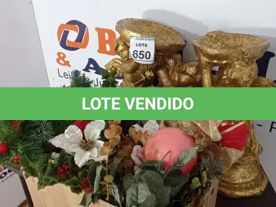 LOTE 650 - 01 LOTE COM ENFEITES DE NATAL DIVERSOS.  (NO ESTADO) ATENÇÃO! FAZER A VISITAÇÃO ANTES DE ARREMATAR, NÃO SABEMOS SE FUNCIONA, LEILÃO NÃO TEM GARANTIA E NEM DEVOLUÇÃO, SUJEITO A POSSÍVEIS AVARIAS VISÍVEIS/OCULTAS E/OU AUSÊNCIA DE COMPONENTES.
