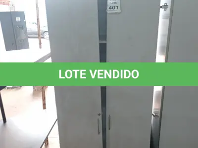 LOTE 401 - 01 ARMÁRIO ALTO COM 04 PORTAS 01 COMPARTIMENTO. (NO ESTADO) ATENÇÃO! FAZER A VISITAÇÃO ANTES DE ARREMATAR, NÃO SABEMOS SE FUNCIONA, LEILÃO NÃO TEM GARANTIA E NEM DEVOLUÇÃO, SUJEITO A POSSÍVEIS AVARIAS VISÍVEIS/OCULTAS E/OU AUSÊNCIA DE COMPONENTES.