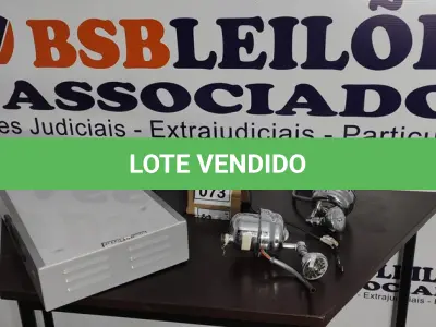 LOTE 073 - 01 MESA DE LUZ PORTÁTIL E 02 CHUVEIROS CROMADOS. (NO ESTADO) ATENÇÃO! FAZER A VISITAÇÃO ANTES DE ARREMATAR, NÃO SABEMOS SE FUNCIONA, LEILÃO NÃO TEM GARANTIA E NEM DEVOLUÇÃO, SUJEITO A POSSÍVEIS AVARIAS VISÍVEIS/OCULTAS E/OU AUSÊNCIA DE COMPONENTES.