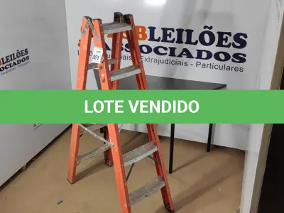 LOTE 301 - 01 ESCADA. (NO ESTADO) ATENÇÃO! FAZER A VISITAÇÃO ANTES DE ARREMATAR, NÃO SABEMOS SE FUNCIONA, LEILÃO NÃO TEM GARANTIA E NEM DEVOLUÇÃO, SUJEITO A POSSÍVEIS AVARIAS VISÍVEIS/OCULTAS E/OU AUSÊNCIA DE COMPONENTES.