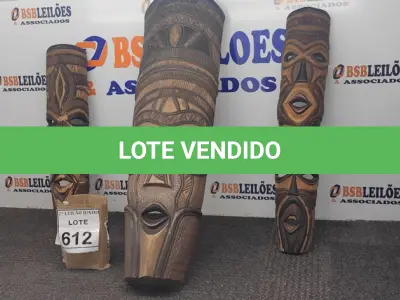 LOTE 612 - 03 MÁSCARAS AFRICANAS TRADICIONAIS. (NO ESTADO) ATENÇÃO! FAZER A VISITAÇÃO ANTES DE ARREMATAR, NÃO SABEMOS SE FUNCIONA, LEILÃO NÃO TEM GARANTIA E NEM DEVOLUÇÃO, SUJEITO A POSSÍVEIS AVARIAS VISÍVEIS/OCULTAS E/OU AUSÊNCIA DE COMPONENTES.