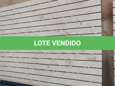 LOTE 567 - 01 PAINEL CANALETADO COM GANCHOS DE 1,72 X 2,75. (NO ESTADO) ATENÇÃO! FAZER A VISITAÇÃO ANTES DE ARREMATAR, NÃO SABEMOS SE FUNCIONA, LEILÃO NÃO TEM GARANTIA E NEM DEVOLUÇÃO, SUJEITO A POSSÍVEIS AVARIAS VISÍVEIS/OCULTAS E/OU AUSÊNCIA DE COMPONENTES.
