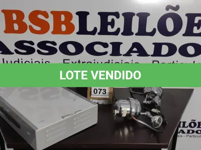 LOTE 073 - 01 MESA DE LUZ PORTÁTIL E 02 CHUVEIROS CROMADOS. (NO ESTADO) ATENÇÃO! FAZER A VISITAÇÃO ANTES DE ARREMATAR, NÃO SABEMOS SE FUNCIONA, LEILÃO NÃO TEM GARANTIA E NEM DEVOLUÇÃO, SUJEITO A POSSÍVEIS AVARIAS VISÍVEIS/OCULTAS E/OU AUSÊNCIA DE COMPONENTES.
