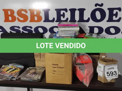 LOTE 593 - 01 LOTE COM 01 CASE PORTA CD E GRANDE QUANTIDADE DE CD, JOGOS E FITAS DIVERSAS.  (NO ESTADO) ATENÇÃO! FAZER A VISITAÇÃO ANTES DE ARREMATAR, NÃO SABEMOS SE FUNCIONA, LEILÃO NÃO TEM GARANTIA E NEM DEVOLUÇÃO, SUJEITO A POSSÍVEIS AVARIAS VISÍVEIS/OCULTAS E/OU AUSÊNCIA DE COMPONENTES.