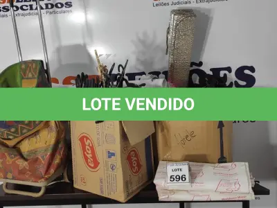 LOTE 596 - 01 LOTE COM GRANDE QUANTIDADE DE CABIDES, MATERIAIS DECORATIVOS E 01 CARRINHO DE FEIRA.  (NO ESTADO) ATENÇÃO! FAZER A VISITAÇÃO ANTES DE ARREMATAR, NÃO SABEMOS SE FUNCIONA, LEILÃO NÃO TEM GARANTIA E NEM DEVOLUÇÃO, SUJEITO A POSSÍVEIS AVARIAS VISÍVEIS/OCULTAS E/OU AUSÊNCIA DE COMPONENTES.
