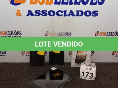LOTE 173 - 01 TABLET APPLE 16G E 02 TABLETS LENOVO. (NO ESTADO) ATENÇÃO! FAZER A VISITAÇÃO ANTES DE ARREMATAR, NÃO SABEMOS SE FUNCIONA, LEILÃO NÃO TEM GARANTIA E NEM DEVOLUÇÃO, SUJEITO A POSSÍVEIS AVARIAS VISÍVEIS/OCULTAS E/OU AUSÊNCIA DE COMPONENTES.