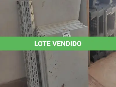 LOTE 571 - 01 ESTANTE DESMONTADA COM 09 BANDEJAS DE AÇO. (NO ESTADO) ATENÇÃO! FAZER A VISITAÇÃO ANTES DE ARREMATAR, NÃO SABEMOS SE FUNCIONA, LEILÃO NÃO TEM GARANTIA E NEM DEVOLUÇÃO, SUJEITO A POSSÍVEIS AVARIAS VISÍVEIS/OCULTAS E/OU AUSÊNCIA DE COMPONENTES.