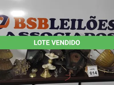 LOTE 614 - 01 LOTE COM VÁRIAS LUMINÁRIAS ANTIGAS DIVERSAS.  (NO ESTADO) ATENÇÃO! FAZER A VISITAÇÃO ANTES DE ARREMATAR, NÃO SABEMOS SE FUNCIONA, LEILÃO NÃO TEM GARANTIA E NEM DEVOLUÇÃO, SUJEITO A POSSÍVEIS AVARIAS VISÍVEIS/OCULTAS E/OU AUSÊNCIA DE COMPONENTES.