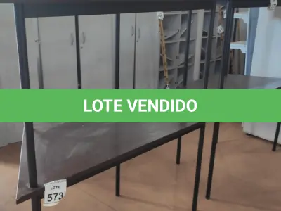 LOTE 573 - 02 MESAS COM TAMPO DE MADEIRA EM FORMA TRAPÉZIO.  (NO ESTADO) ATENÇÃO! FAZER A VISITAÇÃO ANTES DE ARREMATAR, NÃO SABEMOS SE FUNCIONA, LEILÃO NÃO TEM GARANTIA E NEM DEVOLUÇÃO, SUJEITO A POSSÍVEIS AVARIAS VISÍVEIS/OCULTAS E/OU AUSÊNCIA DE COMPONENTES.