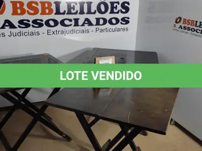 LOTE 100 - 03 MESAS DOBRÁVEIS EM MADEIRA (NO ESTADO) ATENÇÃO! FAZER A VISITAÇÃO ANTES DE ARREMATAR, NÃO SABEMOS SE FUNCIONA, LEILÃO NÃO TEM GARANTIA E NEM DEVOLUÇÃO, SUJEITO A POSSÍVEIS AVARIAS VISÍVEIS/OCULTAS E/OU AUSÊNCIA DE COMPONENTES.