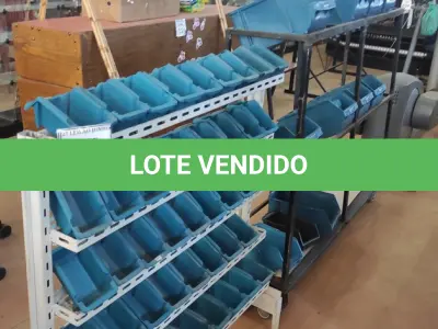 LOTE 536 - 02 EXPOSITORES COM GAVETAS PARA PARAFUSOS SENDO 01 INCOMPLETO. (NO ESTADO) ATENÇÃO! FAZER A VISITAÇÃO ANTES DE ARREMATAR, NÃO SABEMOS SE FUNCIONA, LEILÃO NÃO TEM GARANTIA E NEM DEVOLUÇÃO, SUJEITO A POSSÍVEIS AVARIAS VISÍVEIS/OCULTAS E/OU AUSÊNCIA DE COMPONENTES.