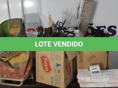 LOTE 596 - 01 LOTE COM GRANDE QUANTIDADE DE CABIDES, MATERIAIS DECORATIVOS E 01 CARRINHO DE FEIRA.  (NO ESTADO) ATENÇÃO! FAZER A VISITAÇÃO ANTES DE ARREMATAR, NÃO SABEMOS SE FUNCIONA, LEILÃO NÃO TEM GARANTIA E NEM DEVOLUÇÃO, SUJEITO A POSSÍVEIS AVARIAS VISÍVEIS/OCULTAS E/OU AUSÊNCIA DE COMPONENTES.