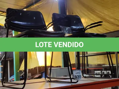 LOTE 339 - 04 CADEIRAS ESTOFADAS COM BASE DE FERRO. (NO ESTADO) ATENÇÃO! FAZER A VISITAÇÃO ANTES DE ARREMATAR, NÃO SABEMOS SE FUNCIONA. LEILÃO NÃO TEM GARANTIA E NEM DEVOLUÇÃO, SUJEITO A POSSÍVEIS AVARIAS VISÍVEIS/OCULTAS E/OU AUSÊNCIA DE COMPONENTES.