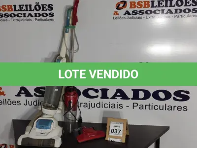 LOTE 037 - 02 ASPIRADORES DE PÓ SENDO 01 MARCA PHILCO E 01 MONDIAL. (NO ESTADO) ATENÇÃO! FAZER A VISITAÇÃO ANTES DE ARREMATAR, NÃO SABEMOS SE FUNCIONA, LEILÃO NÃO TEM GARANTIA E NEM DEVOLUÇÃO, SUJEITO A POSSÍVEIS AVARIAS VISÍVEIS/OCULTAS E/OU AUSÊNCIA DE COMPONENTES.