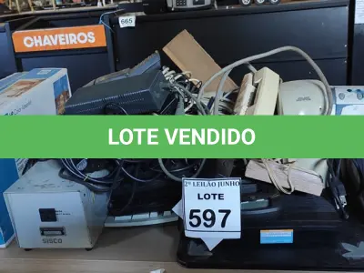 LOTE 597 - 01 TRANSFORMADOR, 02 ESTABILIZADORES, 01 TONNER, 01 IMPRESSORA, 05 TECLADOS PARA PC E PERIFÉRICOS DIVERSOS.  (NO ESTADO) ATENÇÃO! FAZER A VISITAÇÃO ANTES DE ARREMATAR, NÃO SABEMOS SE FUNCIONA, LEILÃO NÃO TEM GARANTIA E NEM DEVOLUÇÃO, SUJEITO A POSSÍVEIS AVARIAS VISÍVEIS/OCULTAS E/OU AUSÊNCIA DE COMPONENTES.