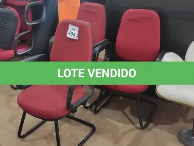 LOTE 494 - 03 CADEIRAS DE ESCRITÓRIO PÉS FIXOS TECIDO NA COR VERMELHO. (NO ESTADO) ATENÇÃO! FAZER A VISITAÇÃO ANTES DE ARREMATAR, NÃO SABEMOS SE FUNCIONA, LEILÃO NÃO TEM GARANTIA E NEM DEVOLUÇÃO, SUJEITO A POSSÍVEIS AVARIAS VISÍVEIS/OCULTAS E/OU AUSÊNCIA DE COMPONENTES.