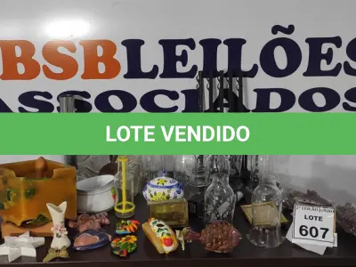 LOTE 607 - 01 LOTE COM GRANDE QUANTIDADE DE MATERIAIS DECORATIVOS DIVERSOS.  (NO ESTADO) ATENÇÃO! FAZER A VISITAÇÃO ANTES DE ARREMATAR, NÃO SABEMOS SE FUNCIONA, LEILÃO NÃO TEM GARANTIA E NEM DEVOLUÇÃO, SUJEITO A POSSÍVEIS AVARIAS VISÍVEIS/OCULTAS E/OU AUSÊNCIA DE COMPONENTES.